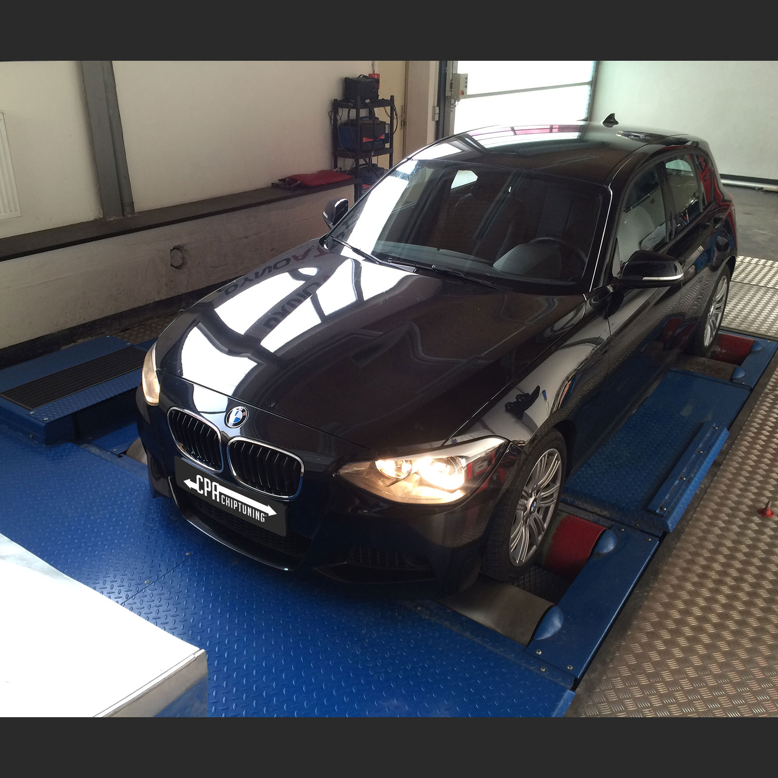 BMWの小型車がCPAにテストのためにきました。