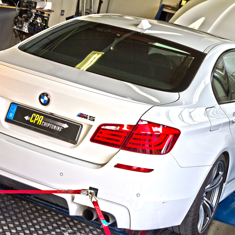 BMW M5 (F10)を動力計でテストしました。