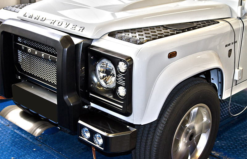 LandRoverDefenderにチップチューニングをほどこします
