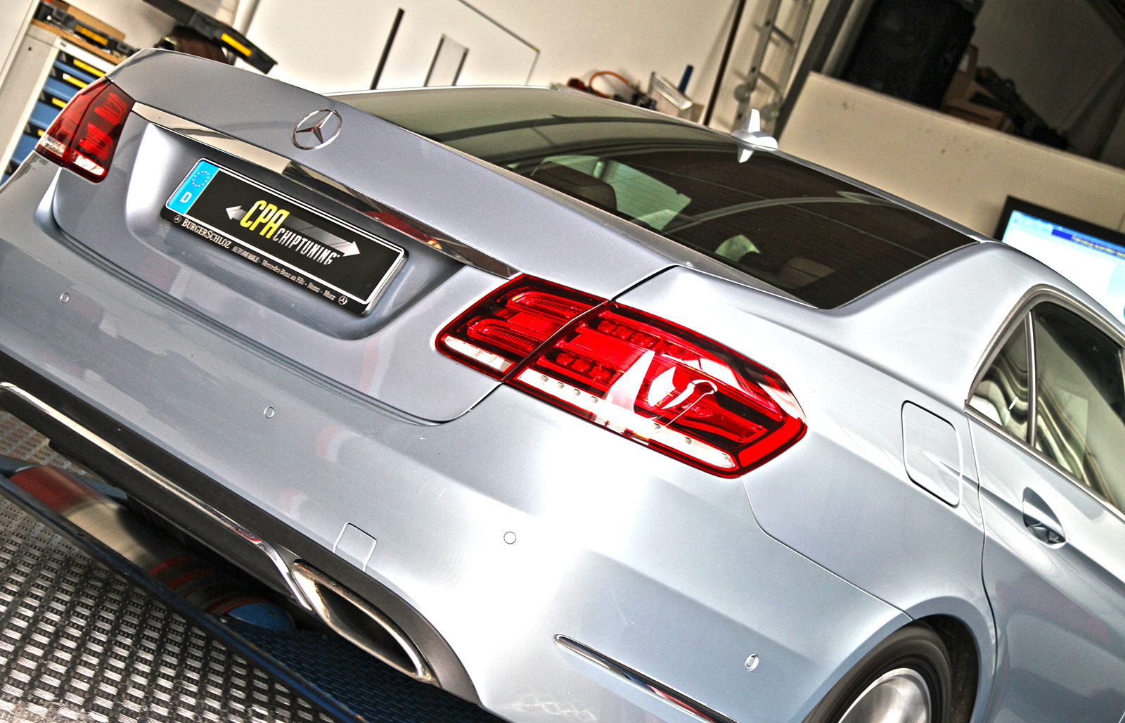 新しいMercedes E400 (W212)が動力計でテストされました。