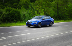 新しいSkoda RSの走行テスト
