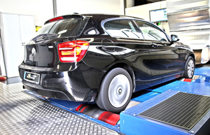  BMW 120dにパワーボックスを搭載して動力計でテストします。