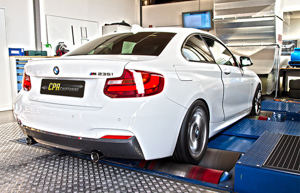 BMW M235iが動力計でテストされました、
