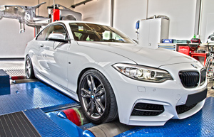 BMW M235iが動力計でテストされました、