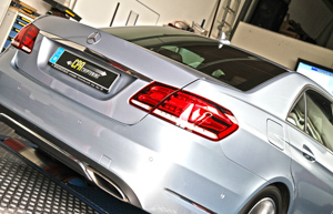 新しいMercedes E400 (W212)が動力計でテストされました。
